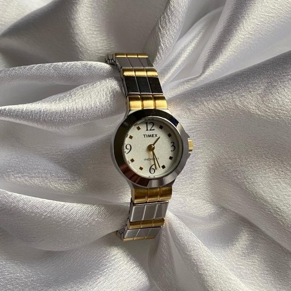 Gorgeous timex two tone gold silver ladies classic dainty watch main image 3